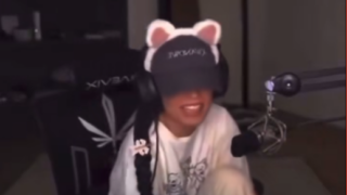 18+ MeMe: doing things on live stream🤣