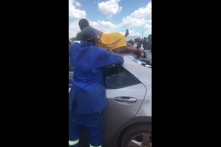 See Hot sa gal doing in publiccc