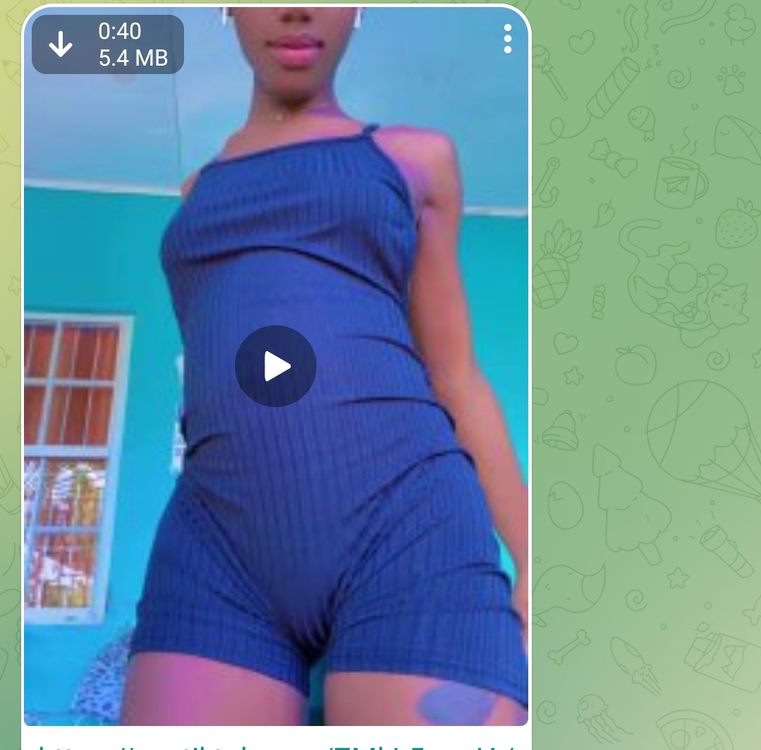 Watch teenn showwing hugee pussxy on tiktok
