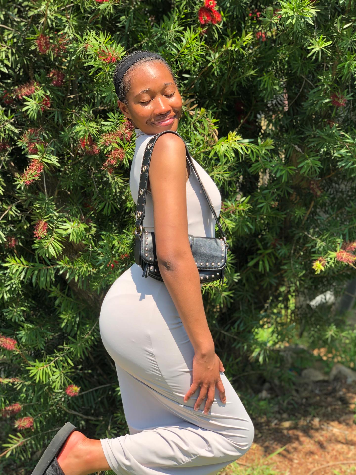 I’m single from Lagos Watch my video