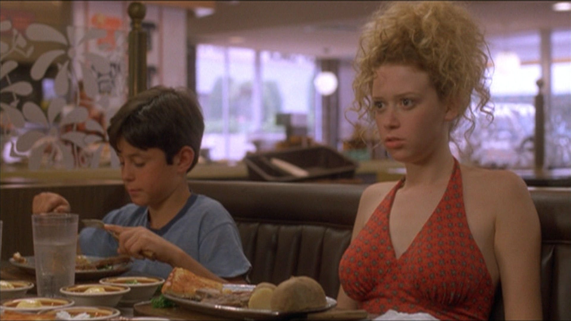 A lower-middle-class teenager struggles to cope with living with her neurotic family of nomads blakqueenz.com