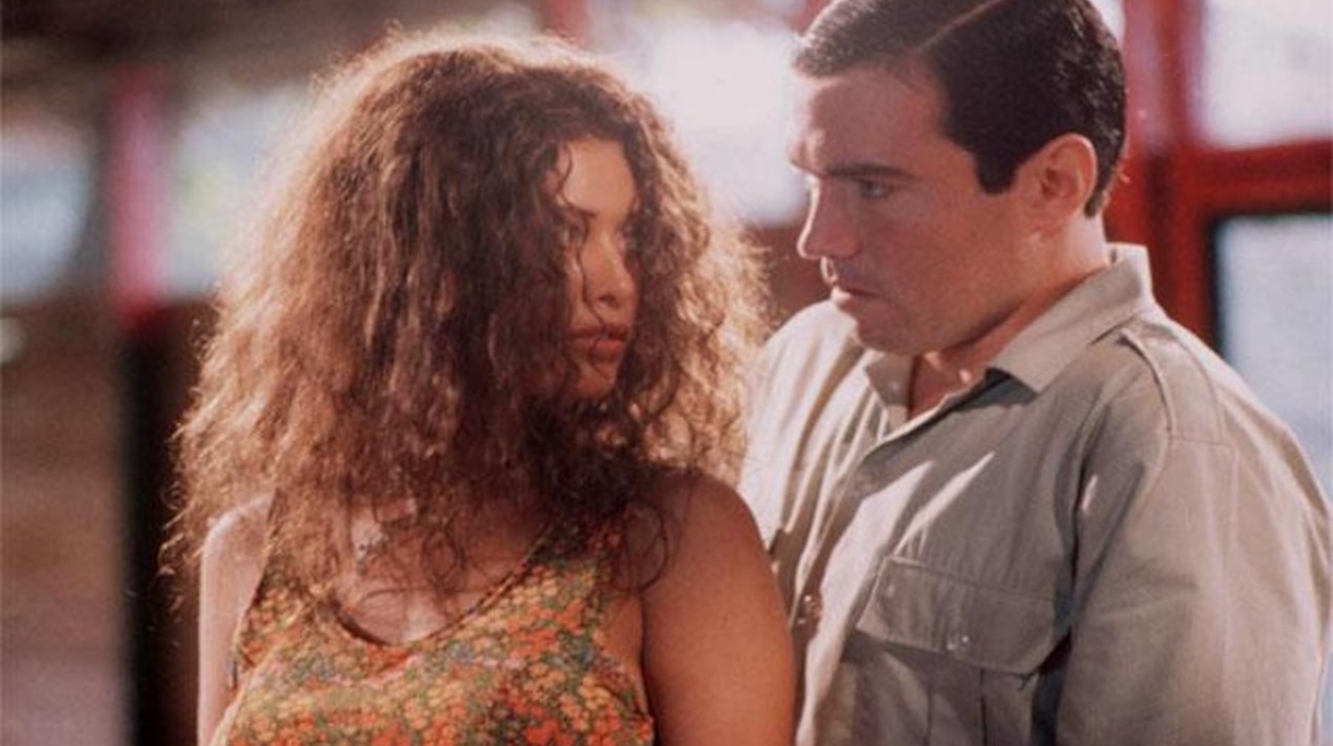 A woman surprises a man by pulling off her dresz in front of him revealing her breazts and puzzy hair. blakqueenz.com