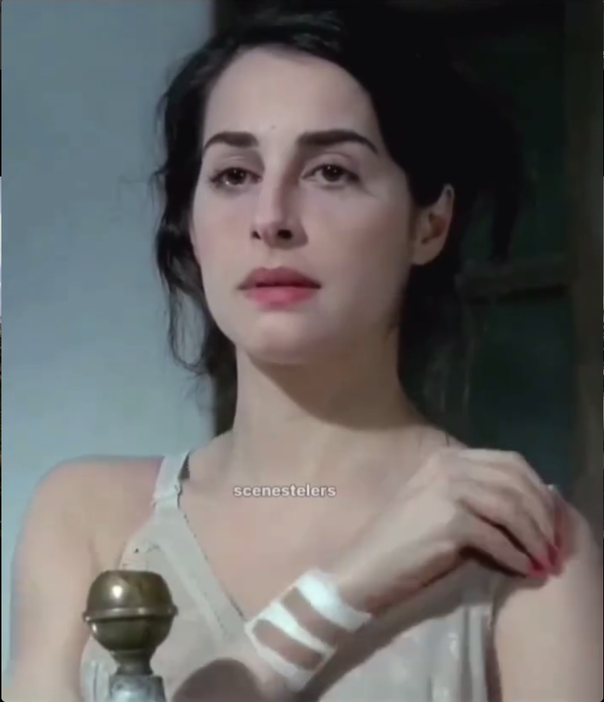 A woman employs a man to watch her when she’s “nayked”. blakqueenz.com